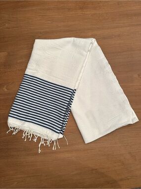 Set of 2 White Turkish Towels with Navy Stripe